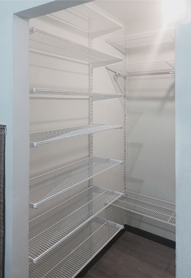 Преображение ниши в маленькую гардеробную в квартире